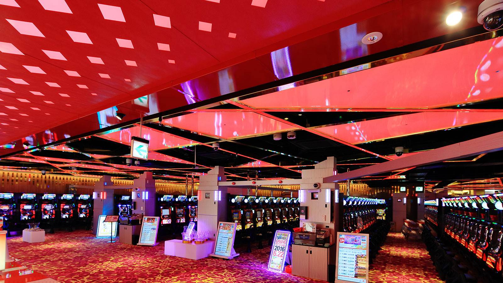 Maruhan Namba interior